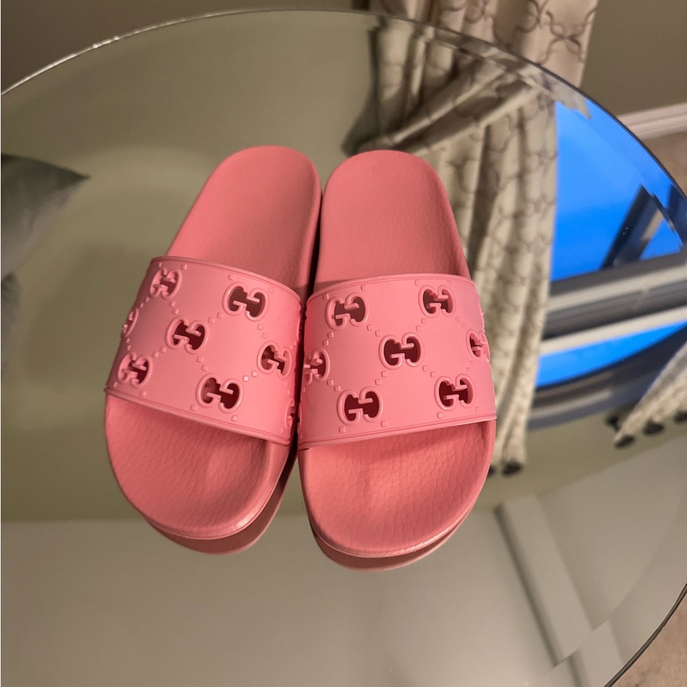 Authentic Gucci Pink Pursuit slides  -no longer available in store !!!!!!!